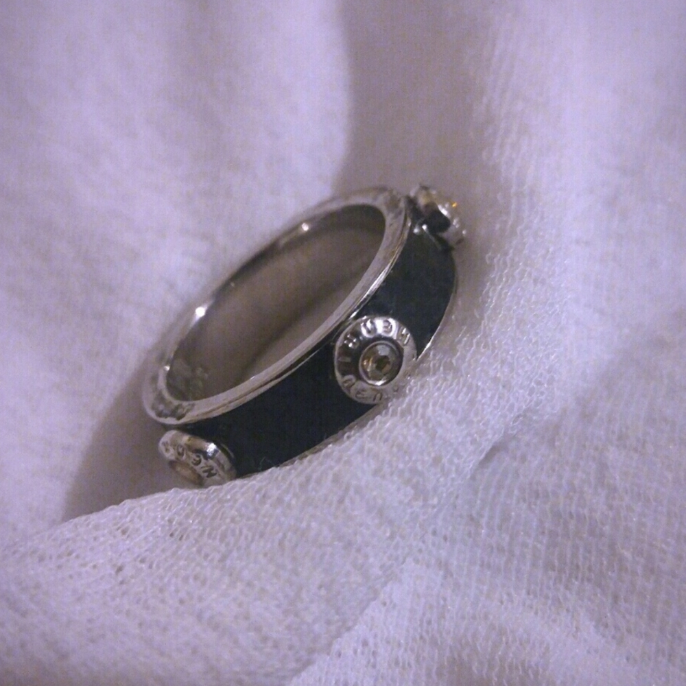 ✨HP✨Henri Bendel Silver & Blk leather Ring